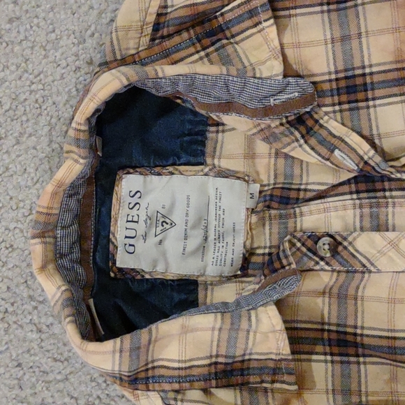 Men's Guess Button Down Shirt. Size Medium. EUC - Picture 2 of 4